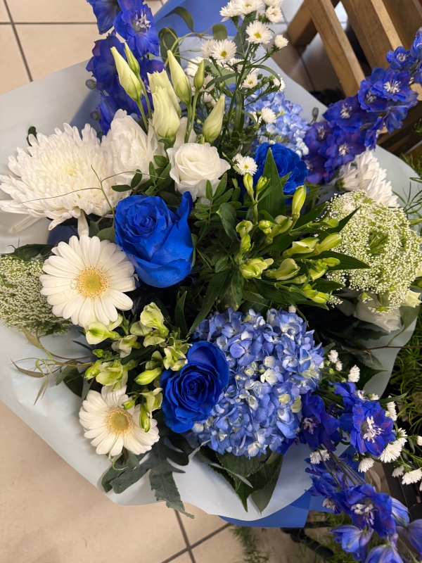 Lovely Laois Rose Katelyn Hand Tied Bouquet