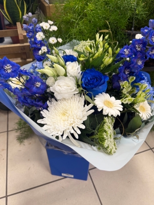 Lovely Laois Rose Katelyn Hand Tied Bouquet