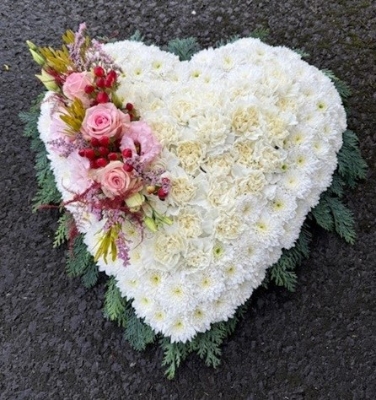 Based Chrysanthemum Heart Tribute