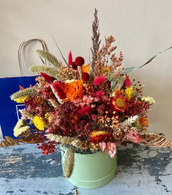 Dried Flower Vibrant Hatbox