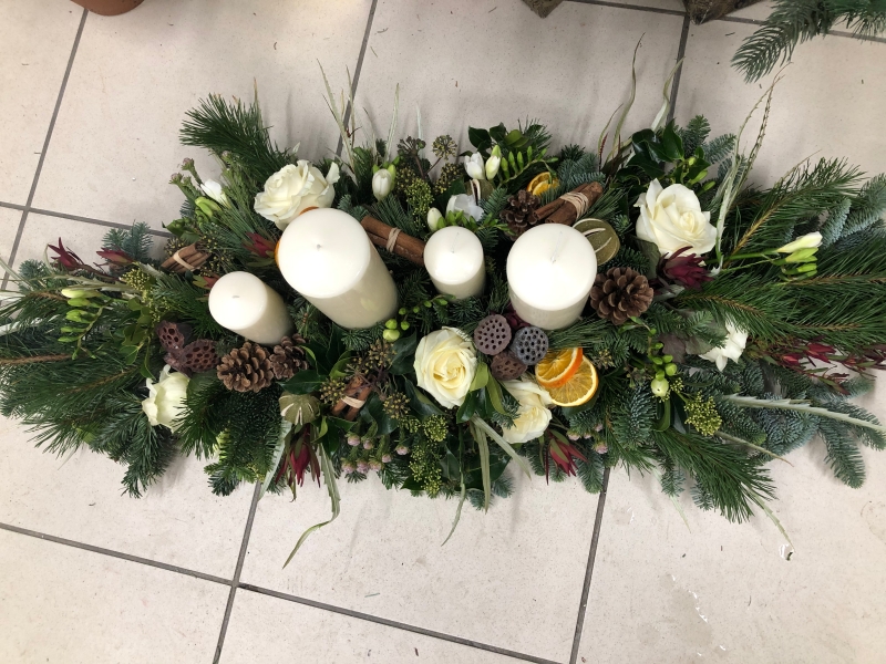 Luxury table arrangement with chunky candles