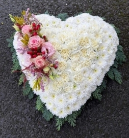 Based Chrysanthemum Heart Tribute