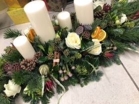 Luxury table arrangement with chunky candles