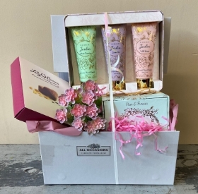 Tipperary Candle, Hand Cream and Chocolates Giftset